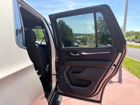 Used 2021 GMC Yukon Denali w/ Advanced Technology Package AWD/4WD image 31