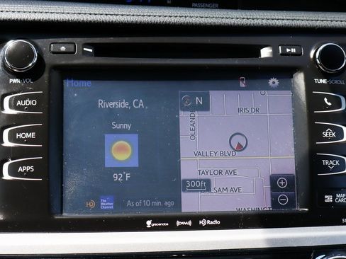 Used 2019 Toyota Highlander XLE image 27