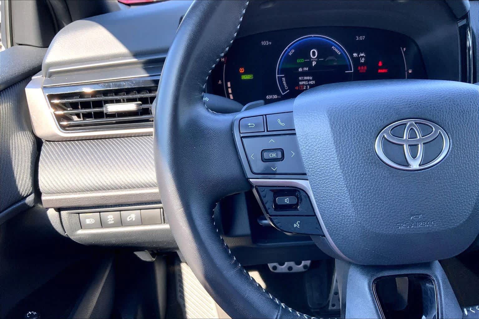 Used 2025 Toyota Camry SE FWD image 23