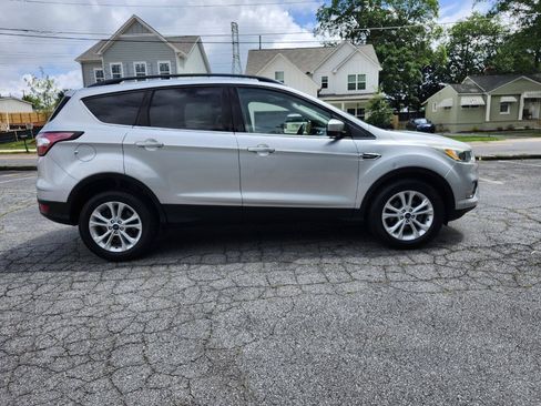 Used 2018 Ford Escape SE FWD image 19