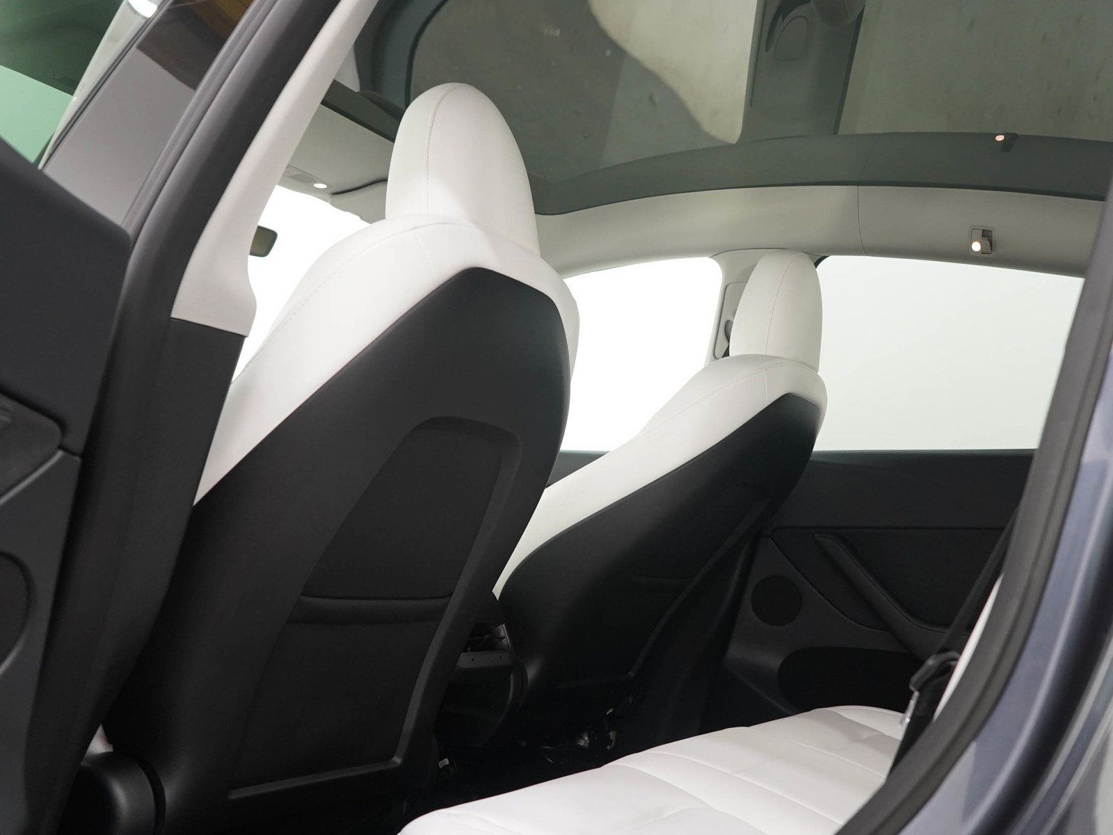 Used 2023 Tesla Model Y Performance AWD/4WD image 17