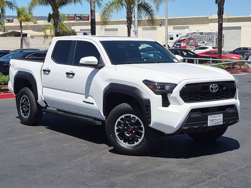 Used 2024 Toyota Tacoma TRD Off-Road w/ TRD Off Road Upgrade Package AWD/4WD image 2