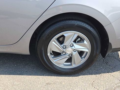 Used 2025 Hyundai Elantra SE FWD image 16