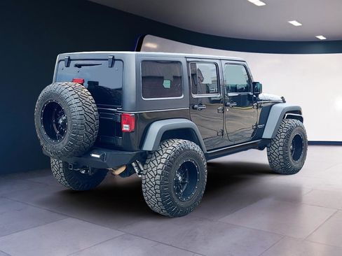 Used 2015 Jeep Wrangler Unlimited Rubicon w/ Connectivity Group image 5