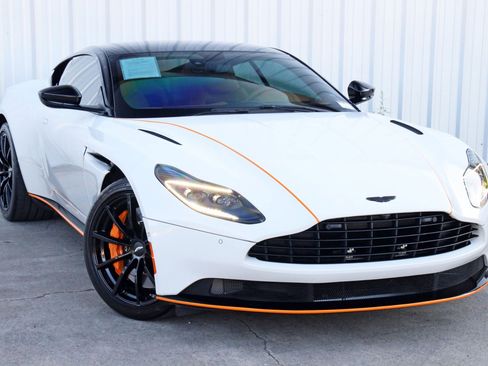 Used 2022 Aston Martin DB11 Coupe image 56