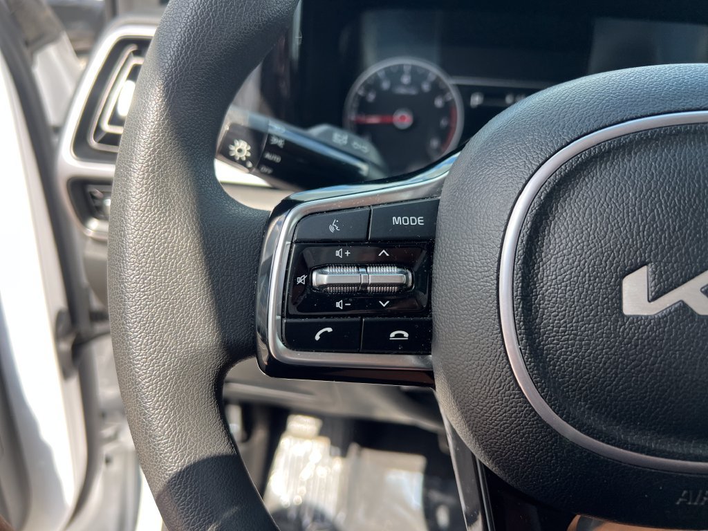 Certified 2023 Kia Sorento LX AWD/4WD image 17