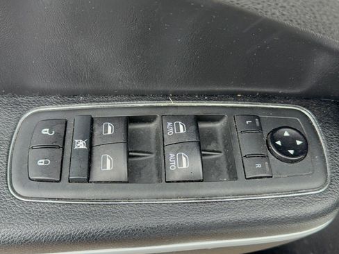 Used 2020 Chrysler 300 S RWD image 15