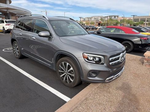 Used 2023 Mercedes-Benz GLB 250 image 3