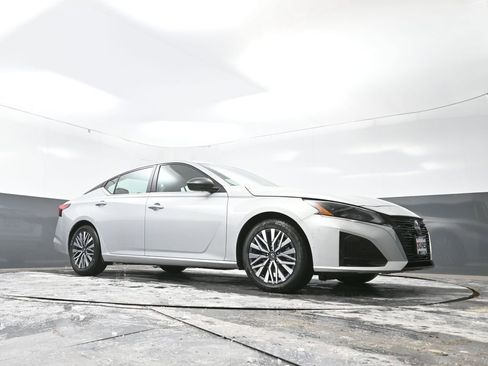 Used 2024 Nissan Altima 2.5 SV image 50