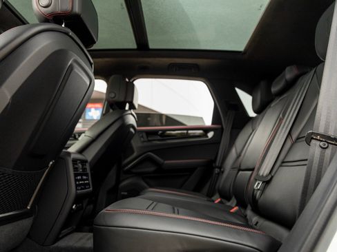 Certified 2026 Porsche Cayenne GTS AWD/4WD image 34