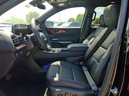 New 2026 Chevrolet Traverse Z71 w/ LPO, Floor Liner Package AWD/4WD image 10