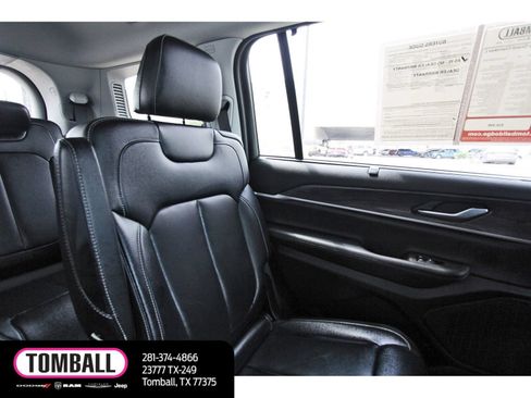 Used 2023 Jeep Grand Cherokee L Limited w/ Luxury Tech Group II AWD/4WD image 12