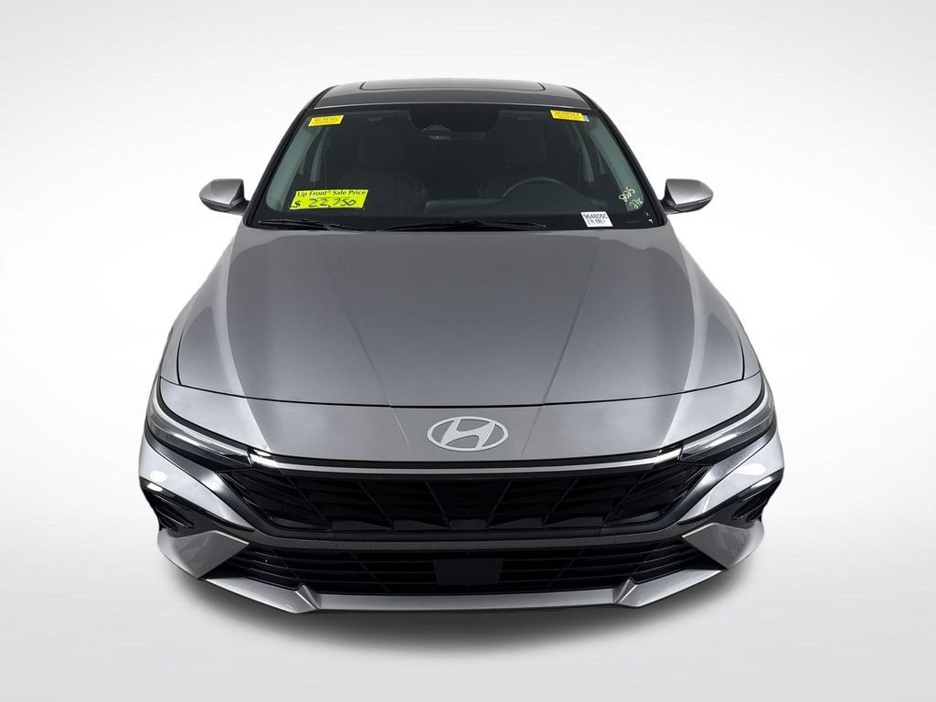 Certified 2025 Hyundai Elantra Limited FWD image 11