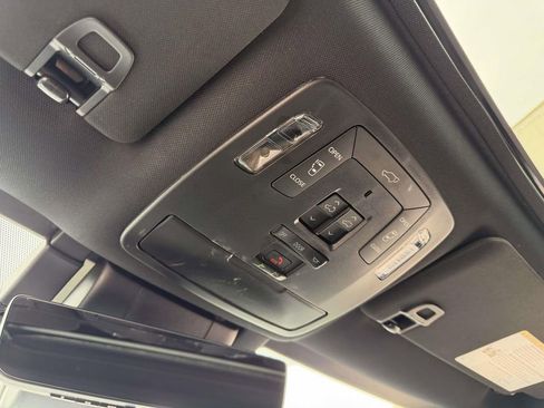 Used 2025 Toyota Sienna Platinum AWD/4WD image 36