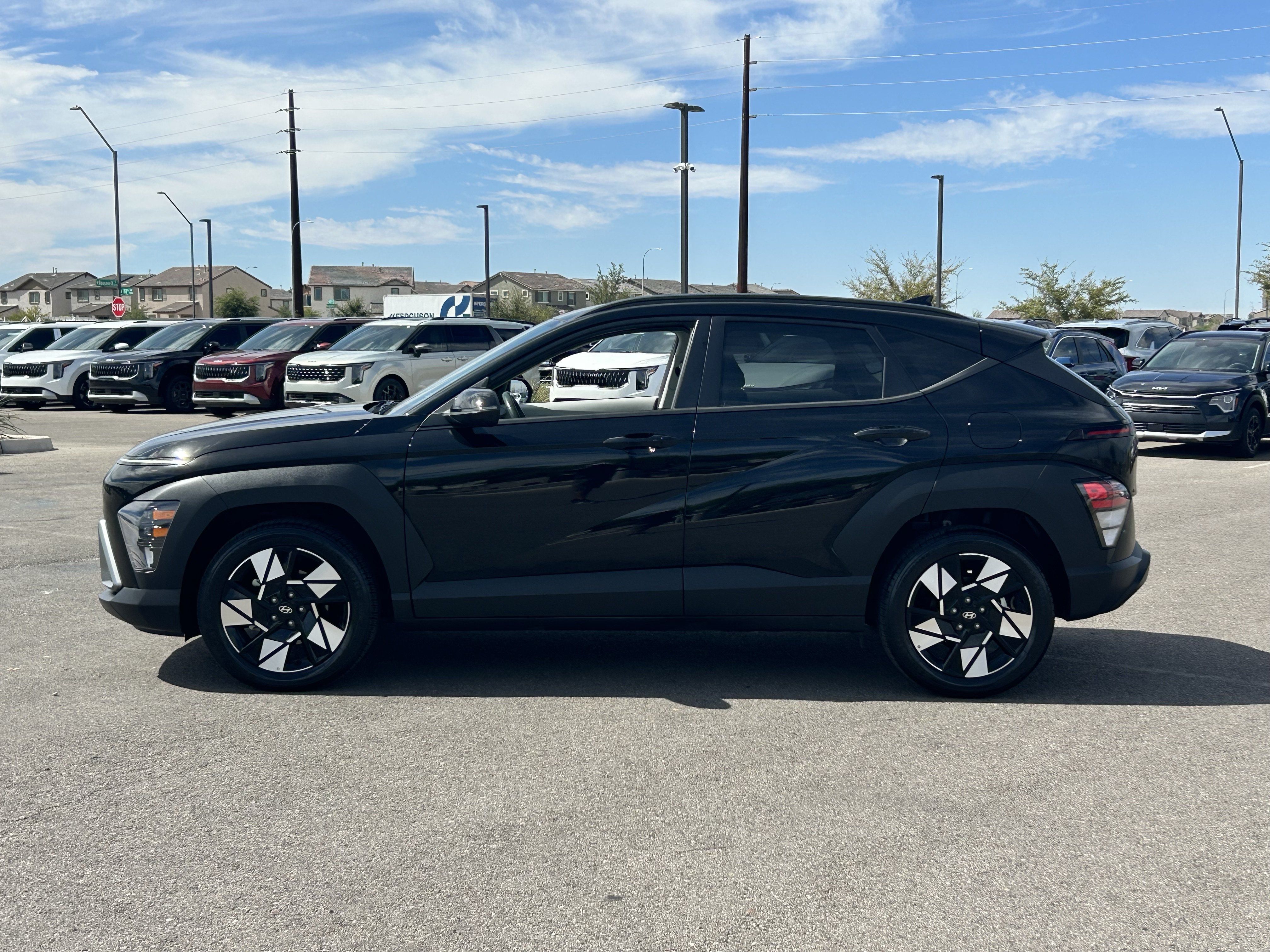 Used 2025 Hyundai Kona SEL FWD image 2
