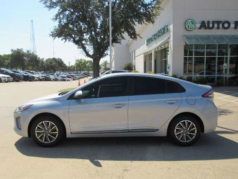 Used 2021 Hyundai Ioniq SE image 10