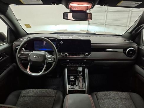 Used 2024 Chevrolet Colorado Z71 w/ Z71 Convenience Package 2 image 21