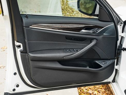 Used 2022 BMW 530i xDrive w/ Convenience Package image 9