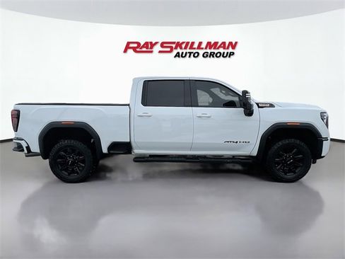 Used 2024 GMC Sierra 2500 AT4 image 8
