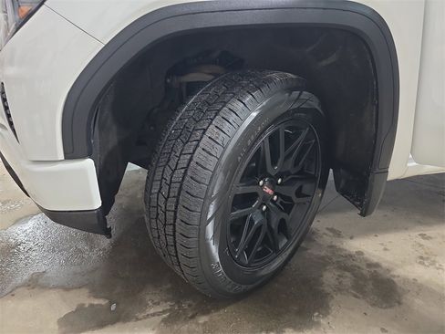 Used 2023 GMC Sierra 1500 Elevation image 31