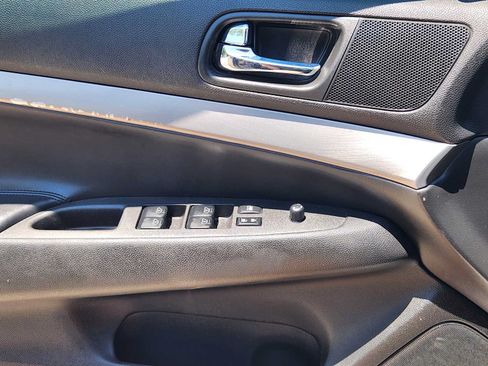Used 2015 INFINITI Q40 w/ Moonroof Package RWD image 23