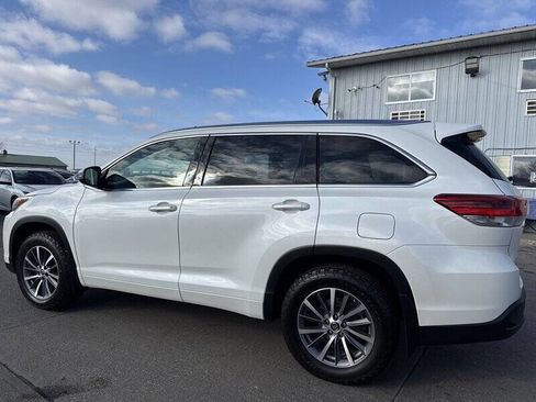 Used 2017 Toyota Highlander XLE image 4