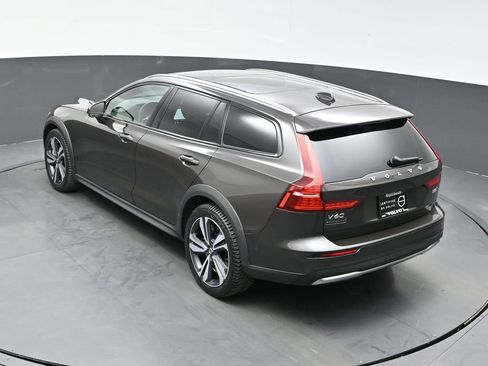 Used 2025 Volvo V60 B5 Cross Country Plus AWD/4WD image 35