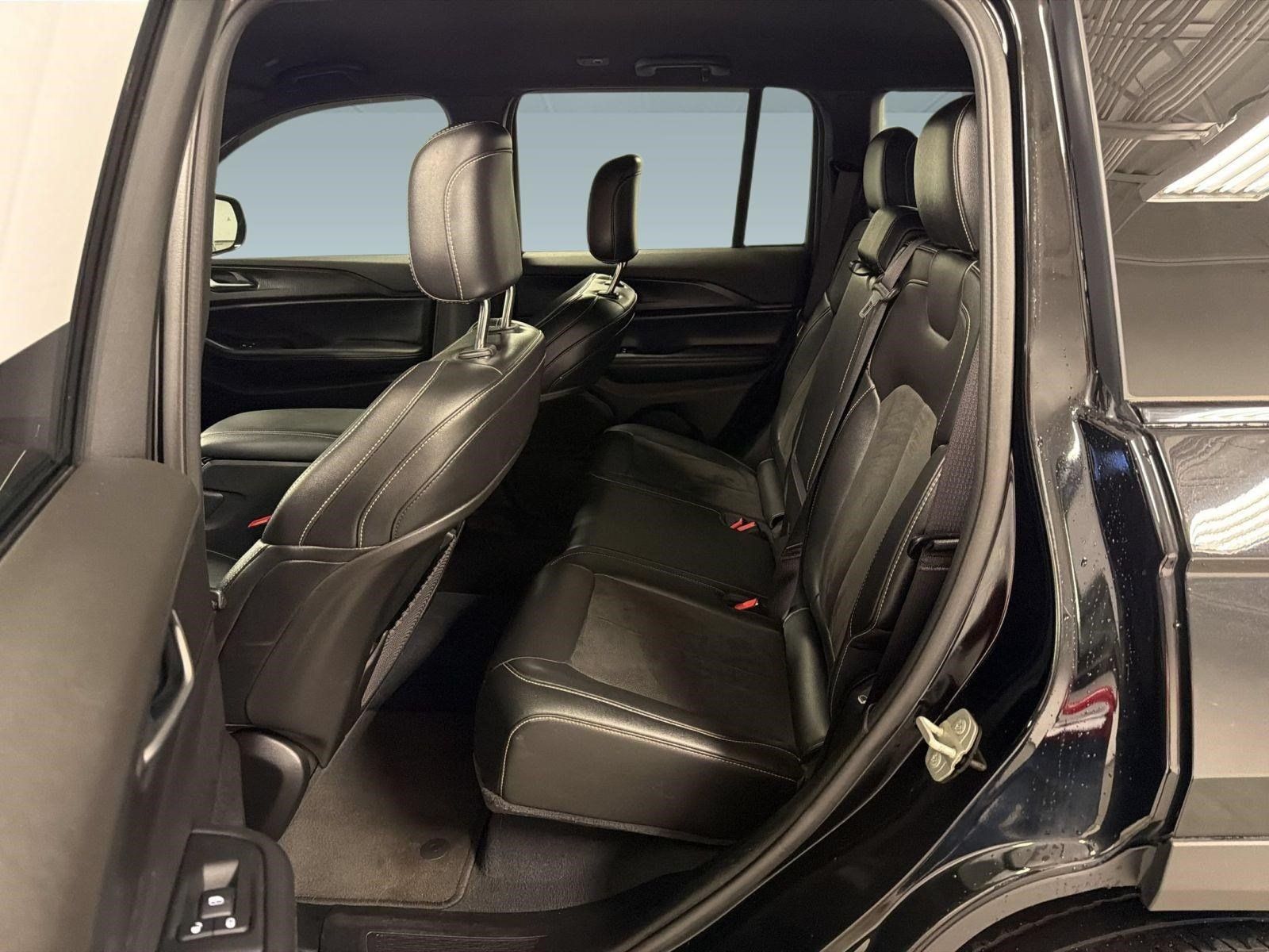 Used 2023 Jeep Grand Cherokee Altitude AWD/4WD image 25