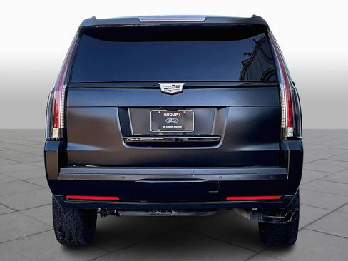 Used 2020 Cadillac Escalade Luxury image 4