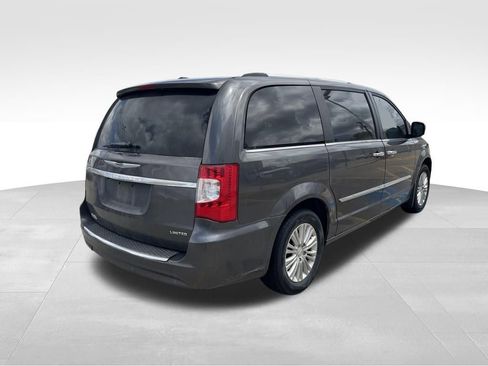 Used 2015 Chrysler Town & Country Limited FWD image 4