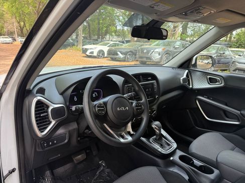Used 2025 Kia Soul LX w/ LX Technology Package image 29