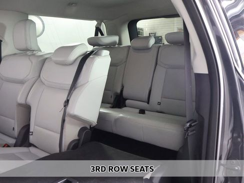 Used 2025 Ford Expedition Max Platinum image 11