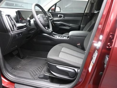 Used 2025 Kia Sorento LX FWD image 17