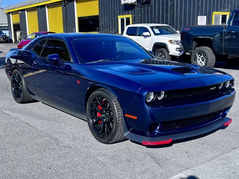 Used 2016 Dodge Challenger SRT Hellcat RWD image 4