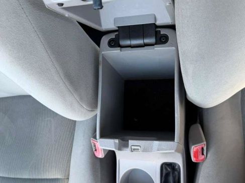 Used 2013 Toyota Corolla LE FWD image 21