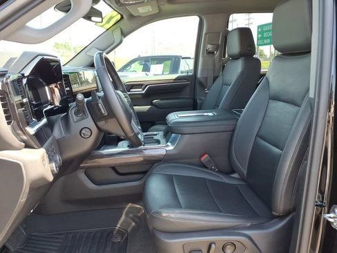 Used 2022 Chevrolet Silverado 1500 LTZ w/ LTZ Convenience Package II AWD/4WD image 17