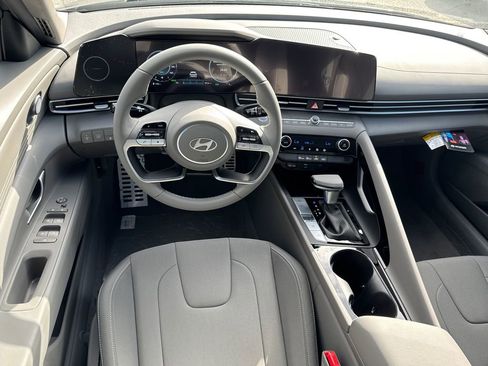 New 2025 Hyundai Elantra SEL image 13