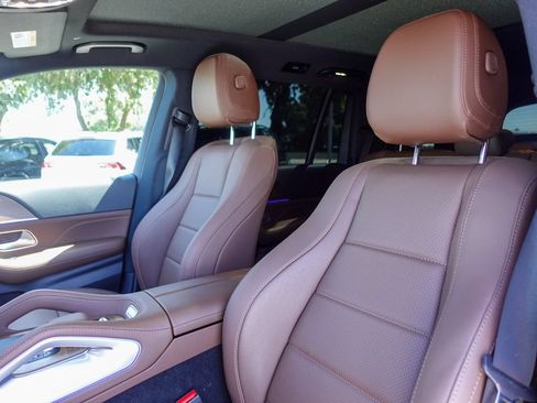 Used 2024 Mercedes-Benz GLS 450 4MATIC image 23