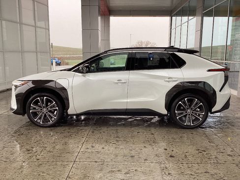 Used 2023 Toyota bZ4X Limited image 5