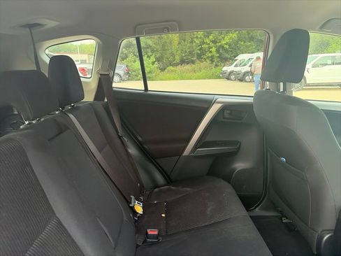 Used 2017 Toyota RAV4 LE w/ Carpet Mat Package AWD/4WD image 12