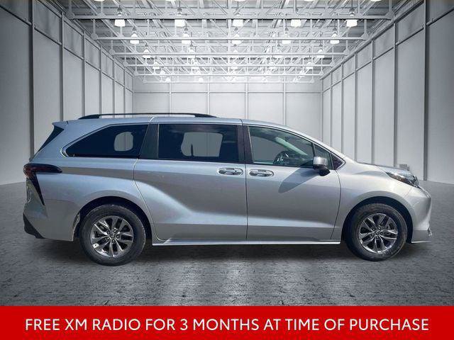 Certified 2025 Toyota Sienna XLE FWD image 5