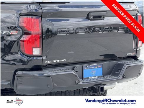 Used 2026 Chevrolet Colorado ZR2 w/ Technology Package AWD/4WD image 6
