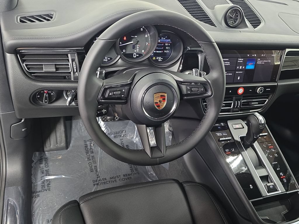 Certified 2026 Porsche Macan AWD/4WD image 4