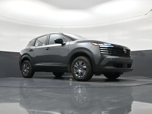 Used 2025 Nissan Kicks S FWD image 17