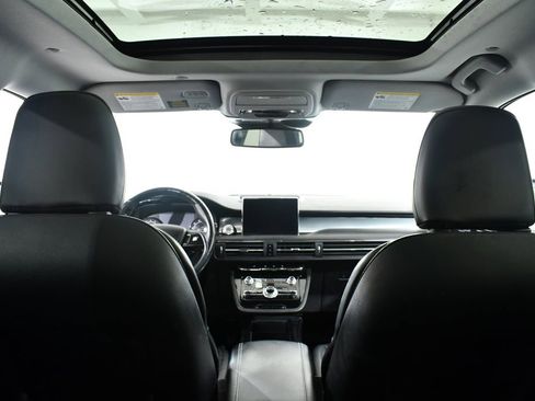 Used 2022 Lincoln Corsair AWD w/ Premium Package image 17