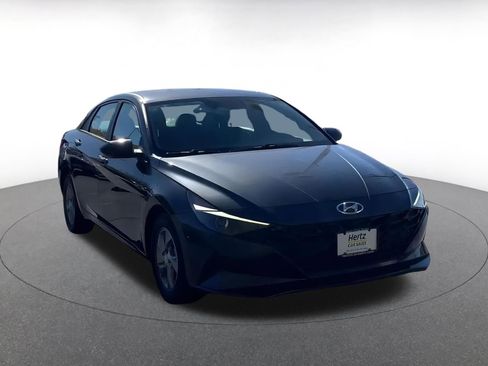 Used 2021 Hyundai Elantra SE image 3