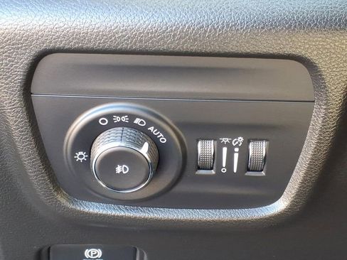 Used 2023 Jeep Grand Cherokee Limited w/ Luxury Tech Group II AWD/4WD image 19