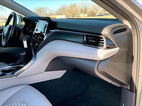 Used 2024 Toyota Camry SE image 14