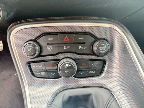 Used 2015 Dodge Challenger R/T Plus RWD image 19