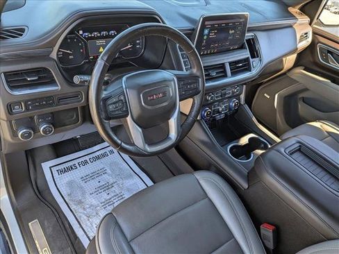 Used 2021 GMC Yukon XL SLT w/ SLT Premium Package image 9